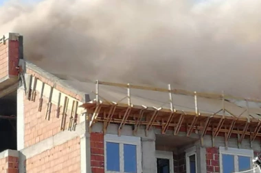 TRAGEDIJA KOD KLADOVA: Vatrogasci pronašli telo starice na zgarištu porodične kuće