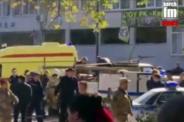 (VIDEO) STRAVIČAN MASAKR NA KRIMU: Učenik pobio 18 dece, pa se ubio u biblioteci!