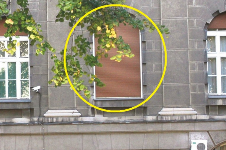 Roletne napravljene tako da potpuno prekriju površinu prozora