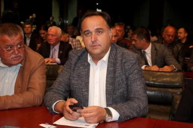 Babić na štandu Srpskog telegrafa: ČITAM SVE, OD PRVE DO POSLEDNJE STRANE