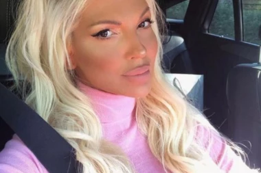 (FOTO) DANAS JE RIBETINA I PO: Slika Jelene Karleuše od pre 20 godina pokazuje SUROVU ISTINU!