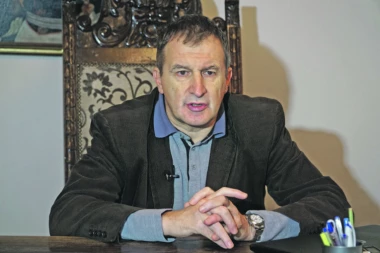 UPRAVNIK NARODNOG POZORIŠTA DEJAN SAVIĆ: Glumci su izmanipulisani!