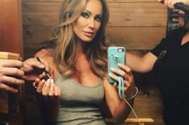 (FOTO) Oglasila se žena koja je glumila Melaniju: Prete mi da će me SILOVATI!