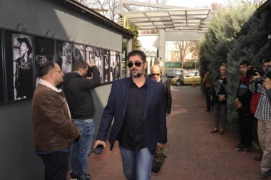 Incident u Nevesinju: Vojin Ćetković i Dejan Lutkić tražili da se skine natpis "Mitrovdanske bitke" i grb Republike Srpske