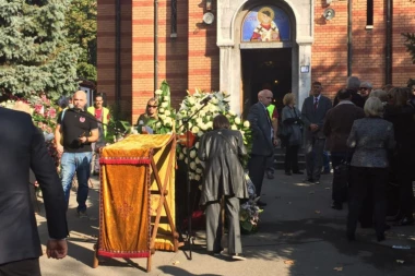 Srbija ispratila Milenu Dravić: Sahranjena pored svog Gage!