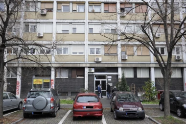 S LEĐA JE IZREŠETAO SA 6 METAKA: Advokat optužen za ubistvo bivše supruge!