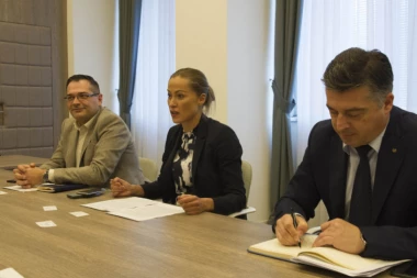 Hrkalović sa ambasadorima Belorusije i Azerbejdžana o Kosovu