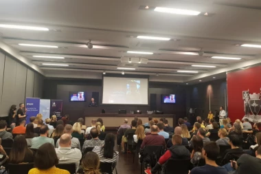 KRCATA SALA OPŠTINE VRAČAR: Veliko interesovanje za događaj u organizaciji Udruženja frilensera Srbije