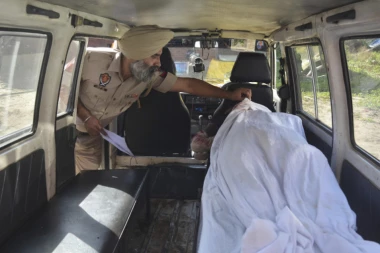 HOROR U INDIJI: Putnički voz ubio najmanje 58 ljudi!