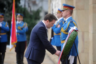 GODIŠNJICA OSLOBOĐENJA BEOGRADA: Selaković položio vence i upisao se u knjigu žalosti
