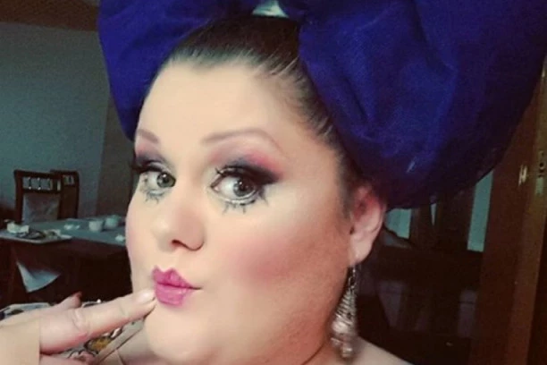 (ŠOK VIDEO) PODIGLA NIVO MORA: Bojana Stamenov se skinula u kupaći kostim i zaronila u vodu, cela Srbija zgranuta!