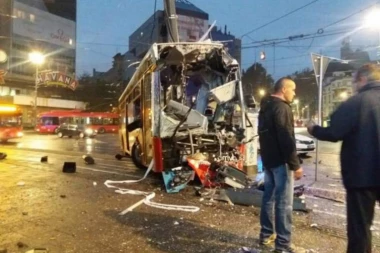 Avram je pedantan i uredan, poznat po laganoj vožnji: Kolege imaju samo reči hvale za vozača koji se autobusom zakucao u banderu na Slaviji