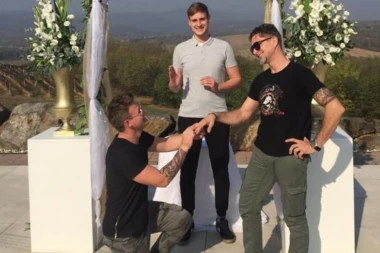 URENEBESNO! OVAJ BEND SVIRA GEJ SVADBE SA POPUSTOM: Sve se vrti oko pesme "Danas, majko, ženiš svoga sina"!