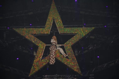 Pevačica koristi decu žrtve nasilja zarad ličnog marketinga: Breno, sram te bilo!