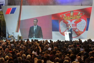 VUČIĆ NAJAVIO PROMENE: Da sledeće godine SNS bira novo rukovodstvo