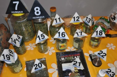 (FOTO) PUNA KUĆA DROGE: Uhapšen diler u Užicu!