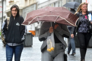 Danas hladnije, mestimično sa slabom kišom, popodne moguć sneg u nižim predelima