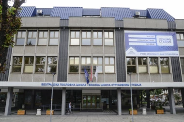 ČLANOVI SAVETA ŠKOLE NAPUNILI SEBI DŽEPOVE