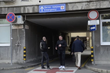 Haos ispred bolnice: Lazićevi prijatelji plaču - Đani potresen, Vračević odjurio automobilom!