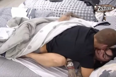 (VIDEO 18+) Petrući i Krunićka imali žestoki se*s pred svima - ukućani navijali!