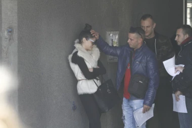 Pravo sa molitve u posetu: Lazići došli u bolnicu, Darkova baka progovorila o stanju svog unuka!