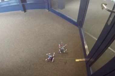 (VIDEO) Mikro-dronovi naučili da otvaraju vrata?!