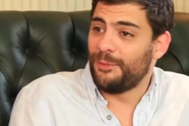 Mladi glumac bio u vezi sa 18 godina starijom koleginicom: Natpisi u novinama su ga dovodili do ludila!