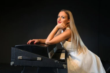 Za gram tvoje sreće: Mlada pevačica posvetila pesmu pokojnom ocu!