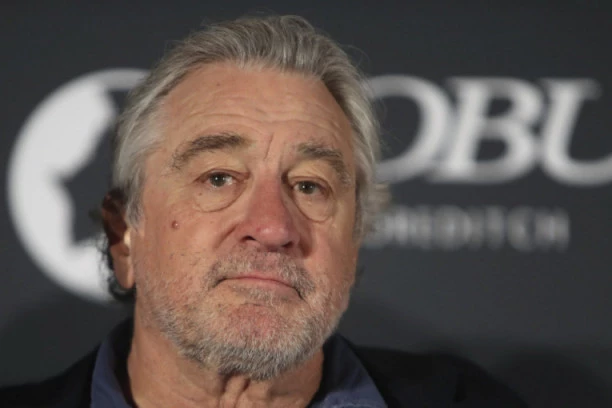 ROBERT DE NIRO HITNO HOSPITALIZOVAN! Glumac prevezen u bolnicu u Njujorku, fanovi čekaju vesti o njegovom stanju!