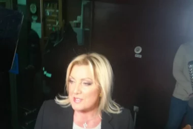 SVEŠTENIK MOLIO SNEŽANU ĐURIŠIĆ DA SE POMIRI S KOLEGINICOM: Puklo kao bomba, OTKRIVENI SVI DETALJI!