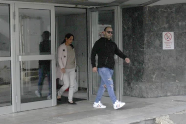 KROZ SUZE SE OGLASILA MAJKA DARKA LAZIĆA: Došlo je do KOMPLIKACIJA nakon operacije, svi se molimo za njega!