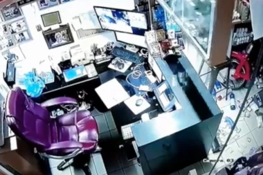 SNIMCI KOJI SVEDOČE O PAKLU U GRČKOJ: Ima povređenih, izdato upozorenje za cunami!