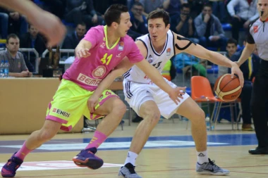 Novak među "čoporom"