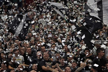 "Grobari" su ga gađali upaljačem, a njemu teže palo što su mu skandirali da je Srbin!