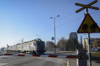 TRAGIČAN EPILOG SAOBRAĆAJKE U BAJMOKU ! Preminula žena koja je autom podletela pod voz