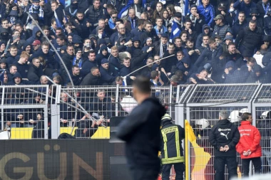 NEMAČKA OVO NE PAMTI! Jeziva tuča navijača i policije u Dormundu!