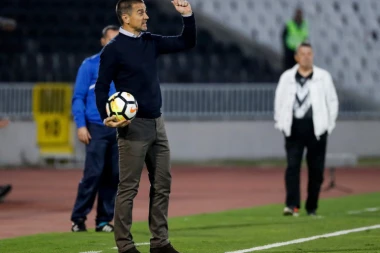 (VIDEO) Mirković u opštem metežu udario pomoćnog trenera Zvezde