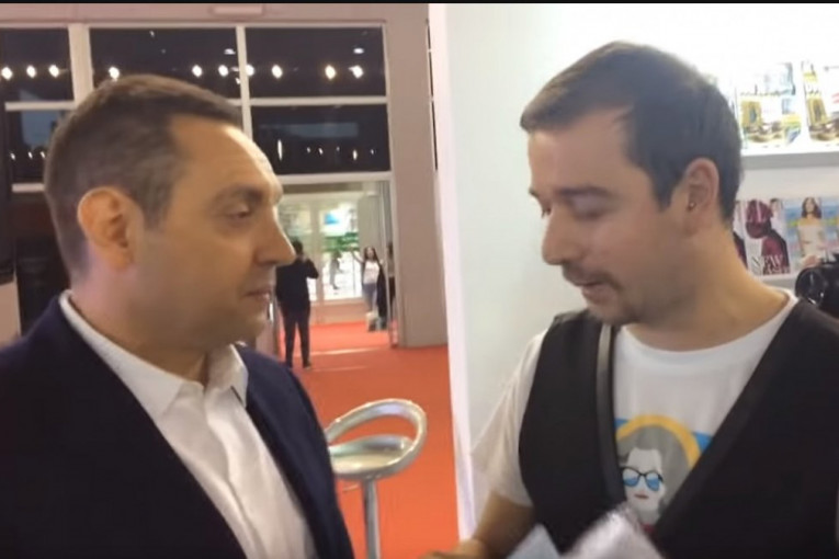 (VIDEO) Na finjaka! Urednik KRIK pokušao da isprovocira ministra, evo kako mu je Vulin odgovorio