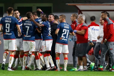 CRVENO-BELI VAŠAR U ŠAPCU: Zvezdina rutina za nastavak niza!