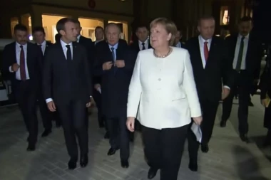 (VIDEO) Iza kulisa samita o Siriji: Merkelova zadirkivala Putina, evo kako je odgovorio ruski predsednik