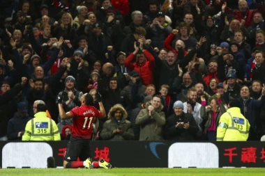 POGBA ČUVA MURINJA: Junajted preživeo Everton!