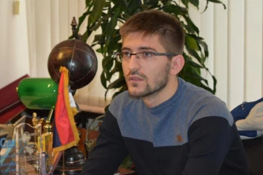 Šarčević pomaže studentu sa 2 FAKULTETA da dobije posao