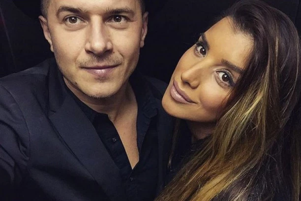 (FOTO) SEOSKA PORODIČNA IDILA: Sale i Jovana digli ruke od pevanja, NEMA 'LEBA BEZ MOTIKE!