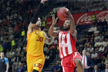 VEČE PUNO EMOCIJA: "Delije" se vratile, Zvezda za Jagodu demolirala Galatu!