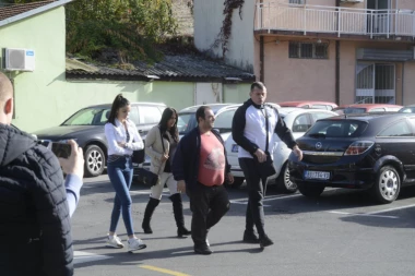 Darkovi roditelji presrećni, verenica ga zagrlila: Evo šta je Lazić obećao kad izađe!