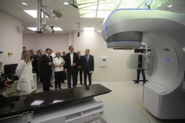 ČUVENI IKS NOŽ ZA LEČENJE TUMORA STIGAO U SRBIJU! Ovoliko će prva pacijentkinja biti tretirana!