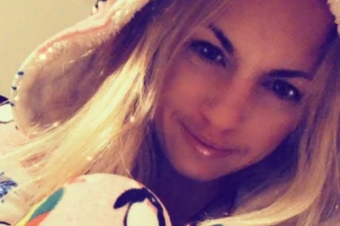 (FOTO) Pleni se*sipilom, ne nosi gaćice, ali bije kao Čak Noris