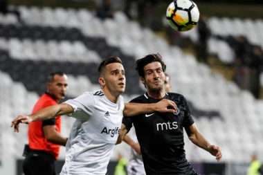 (FOTO) Evo šta "grobari" poručuju upravi! Podrška, PRIVATIZACIJA i psovke!