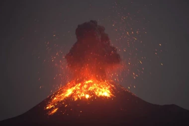 (VIDEO) KAKVA EKSPLOZIJA! Priroda demonstrira moć: Vulkan Popokatepetl proradio i napravio haos!
