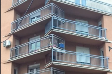 (FOTO) Arhitektonsko "čudo" sa Karaburme: Zgrada "dušu dala" za švaleraciju, a ostavljen je prostor i za kacu kupusa